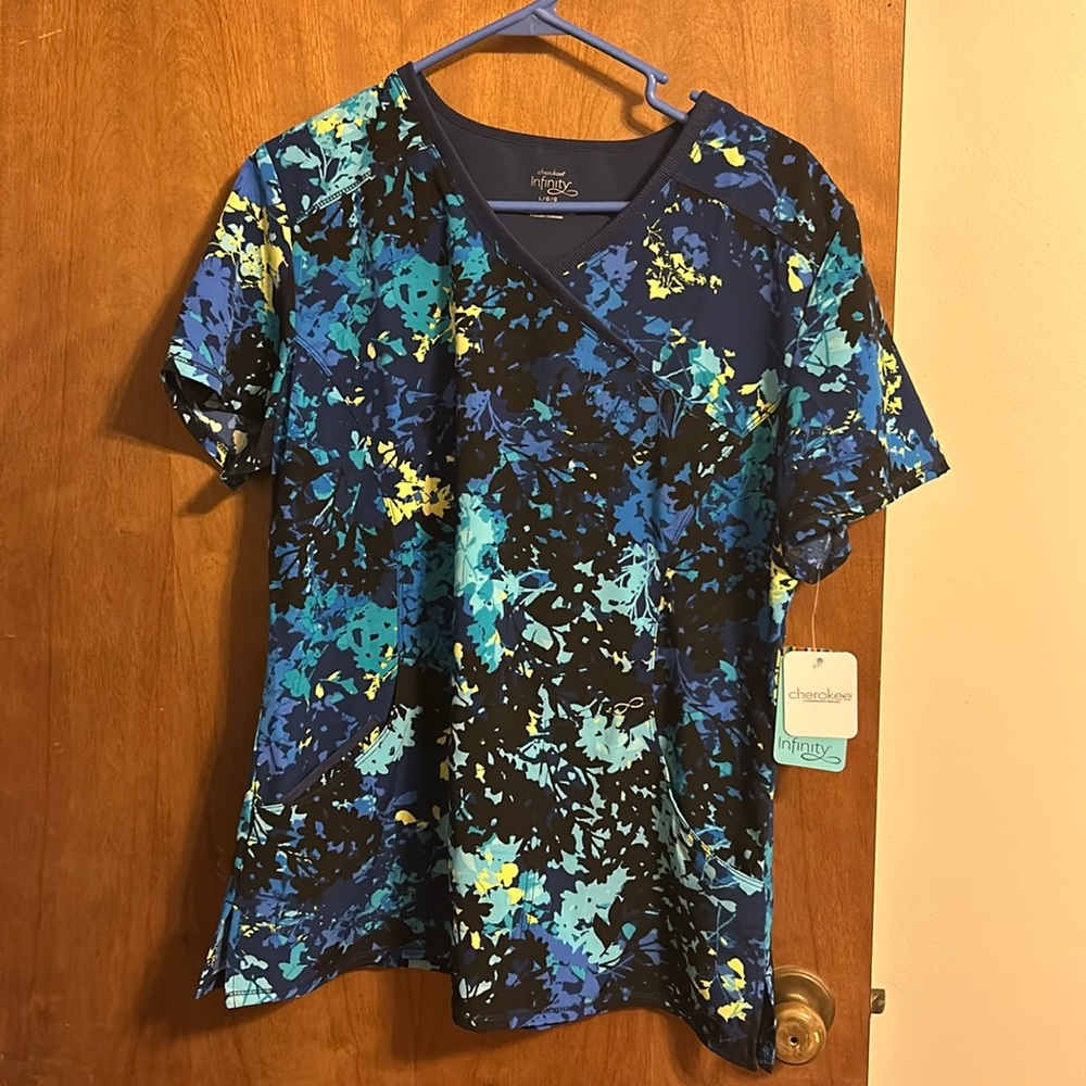 Cherokee infinity scrub top